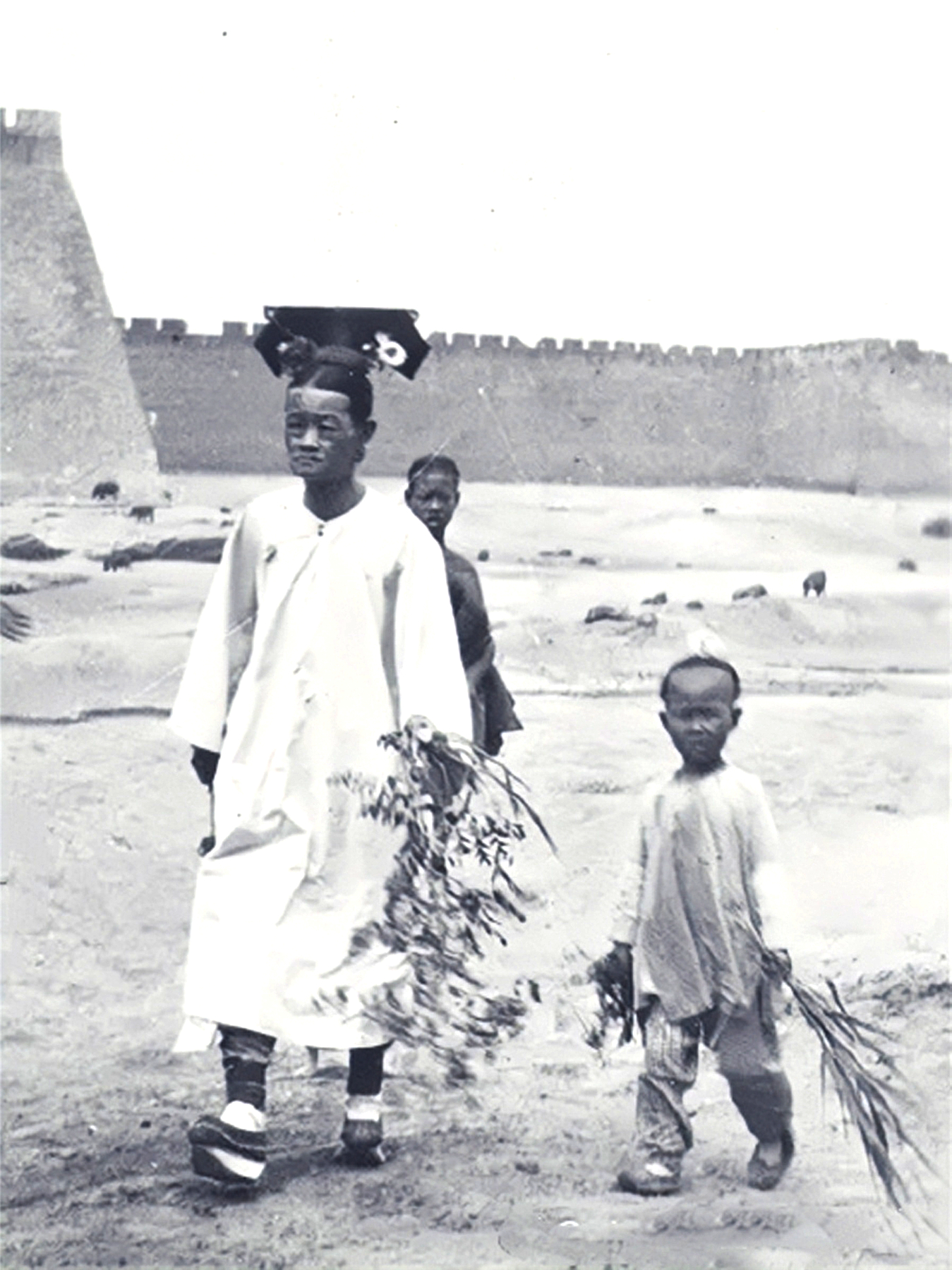 一组清末珍贵老照片,图1满族农妇长得像马云,图9清朝最美格格