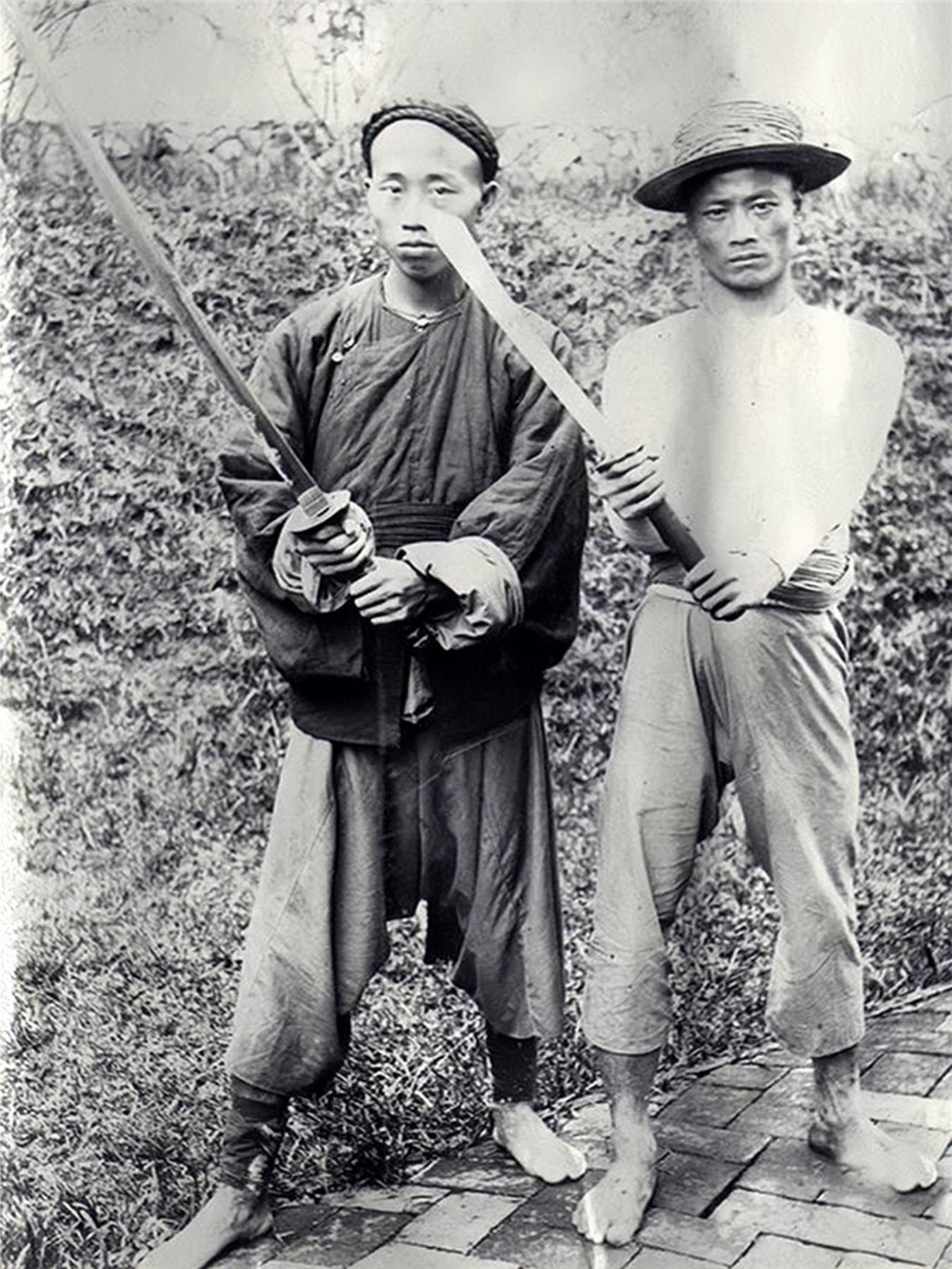 一组清末珍贵老照片,图1满族农妇长得像马云,图9清朝最美格格