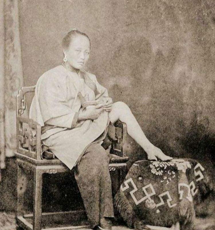 缠足有多痛苦古代女子为何缠足罪魁祸首竟是李煜