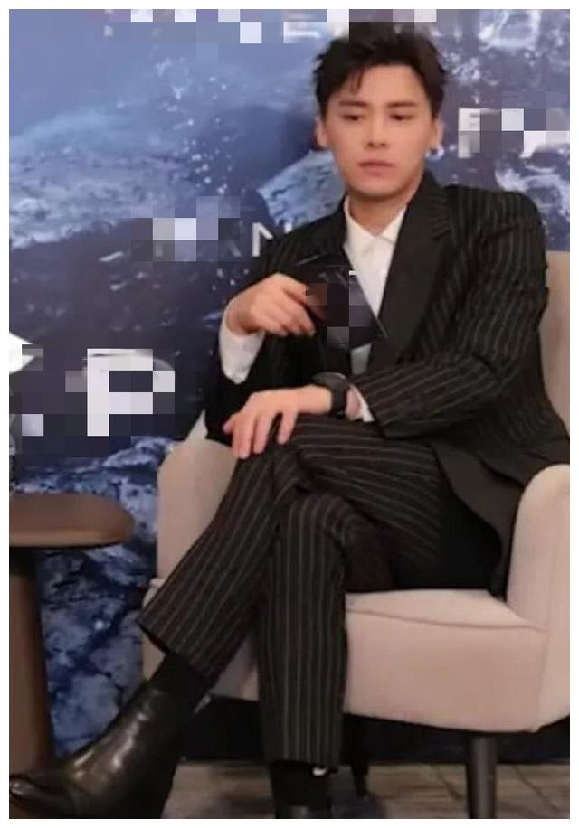 李易峰的"错位图"火了,看到这些巧合,简直就是错位图代言人!