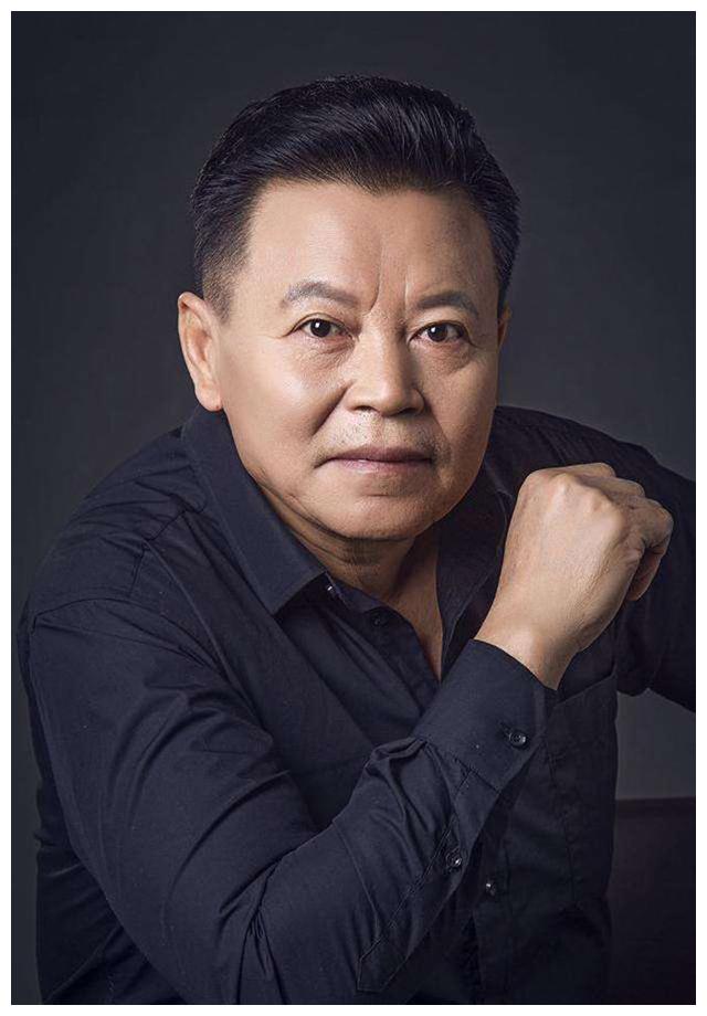 42岁因李逵一角爆红,如今与妻子诠释幸福生活