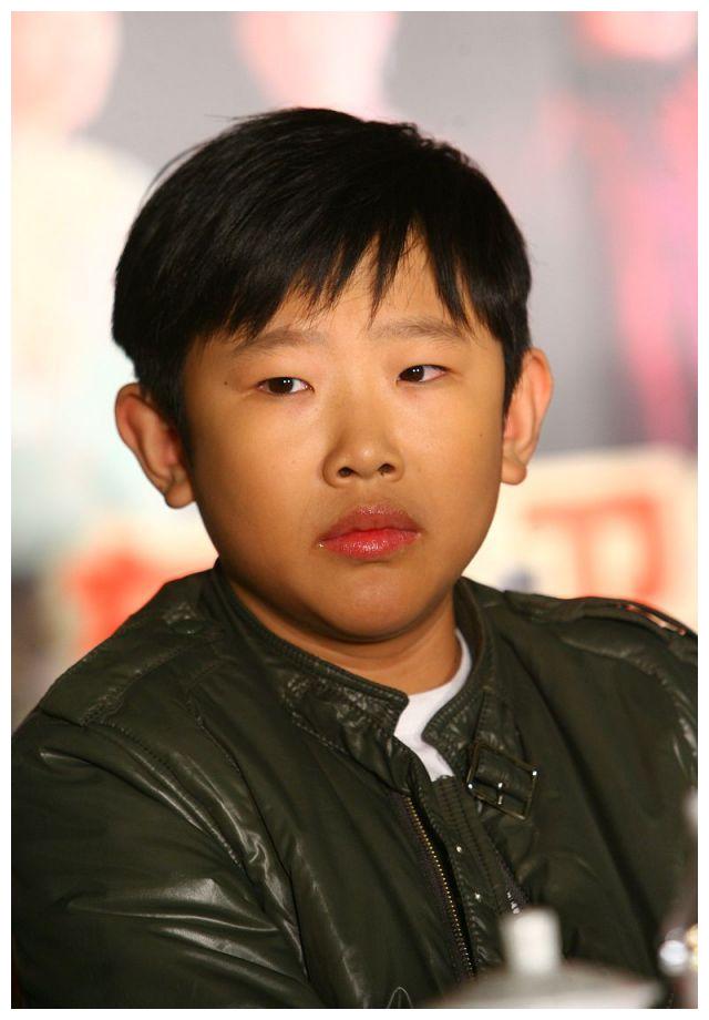 "不老童星"侯祥:18岁出道,演11年儿子,与妻子同框像母子
