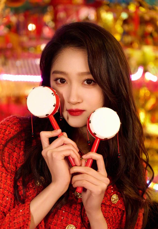 关晓彤:从童星到女星的璀璨演艺之路