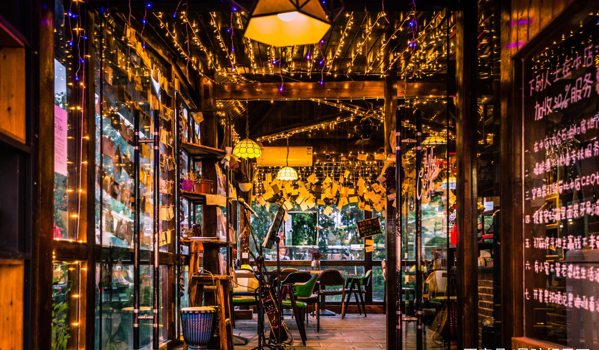 全国唯一的水上酒吧街就在张家界被誉为张家界的宽窄巷子