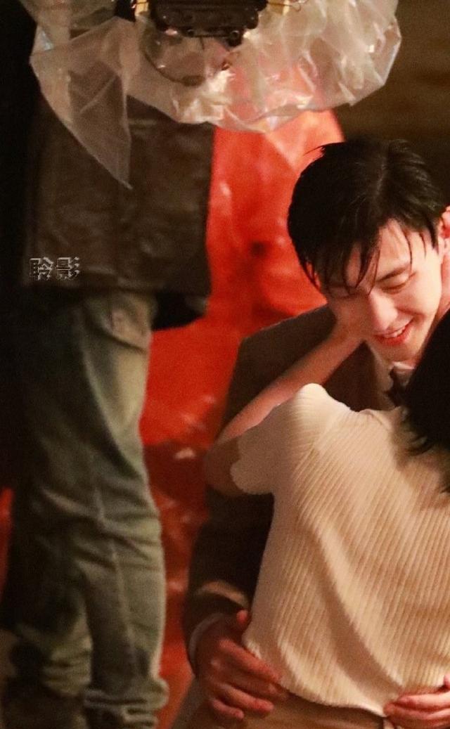 邓伦的夜旅人路透怎么那么好看氛围感直接拉满了