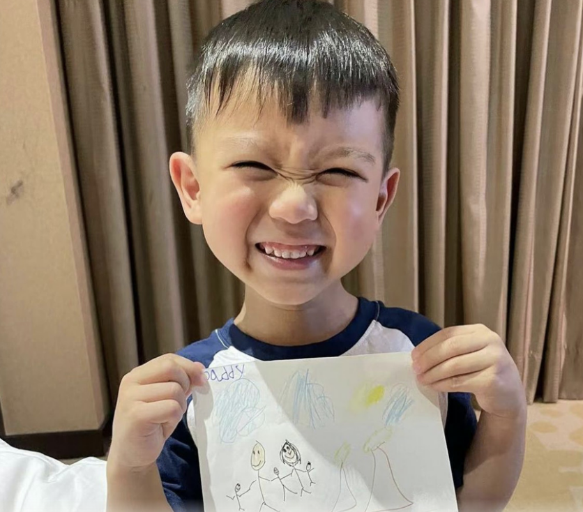 胡杏儿晒7年前后对比照为老公庆生,甜赞:你一点都没变休闲区蓝鸢梦想 - Www.slyday.coM 胡杏儿晒7年前后对比照为老公庆生,甜赞:你一点都没变休闲区蓝鸢梦想 - Www.slyday.coM