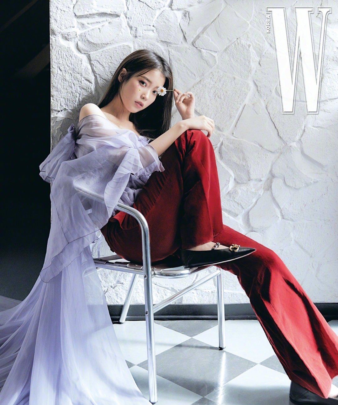 李知恩最新杂志封面!百变造型,可盐可甜!