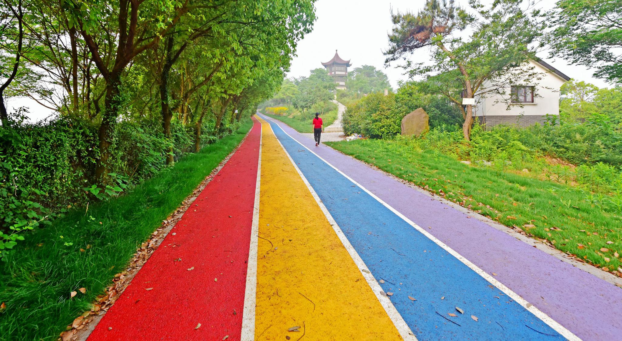 斗山顶上的彩虹步道