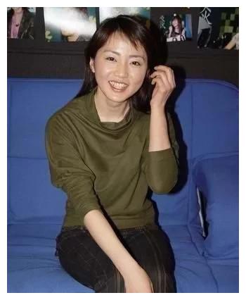 她是"气象一姐",主持央视《天气预报》长达24年,如今家庭美满