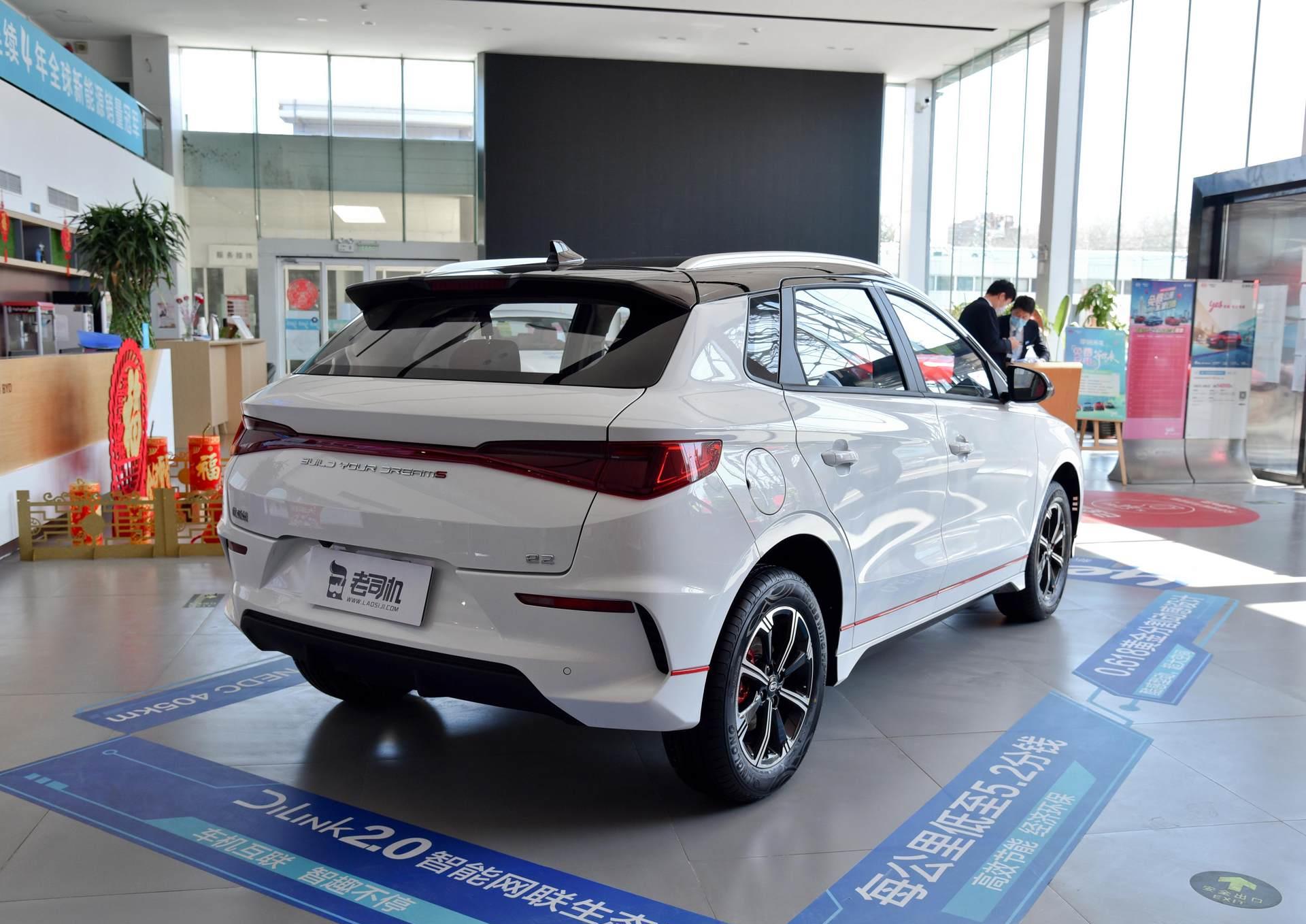 实拍比亚迪e2,续航405km,8.98万起,代步神器?