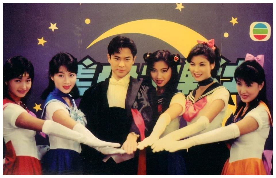 94年港姐都cos了,分别是李绮红,张可颐,谭小环(冠军),活丽明(亚军)