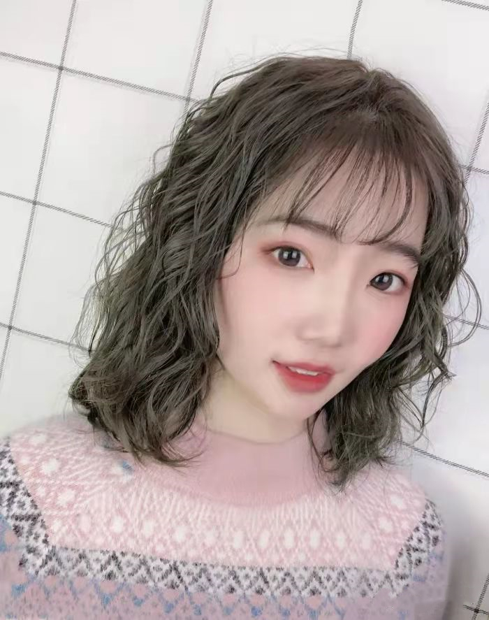 中长款的烫发发型还是全头烫最流行