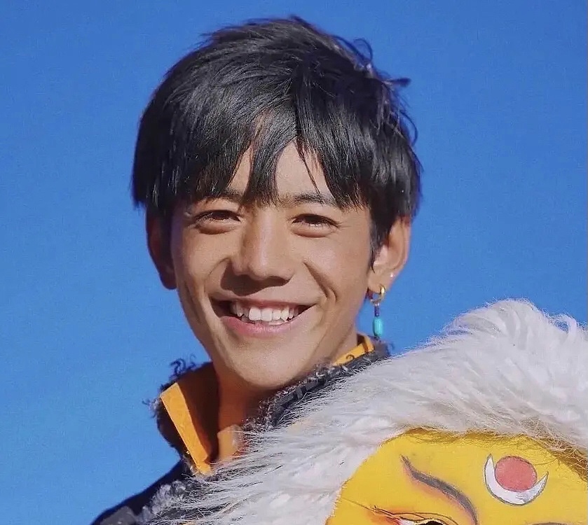 丁真撞脸刘烨儿子诺一同款纯真笑容好看的人都长一样