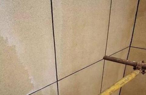 外墙涂料发白褪色是最普遍的通病有简单的处理方法吗