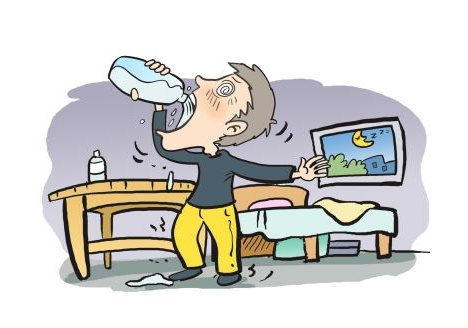 孩子吃饭时把爸爸的泡酒当饮料喝了,儿童洗胃会有什么危害?