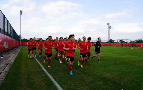 1比1！李霄鹏3场不胜，泰山国脚乌龙，博主质疑：国内热身也平？休闲区蓝鸢梦想 - Www.slyday.coM