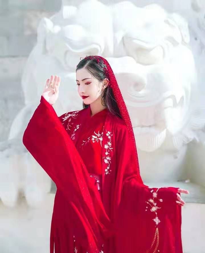 汉服拍摄明艳耀眼的红色穿在每人身上都有不同的风格