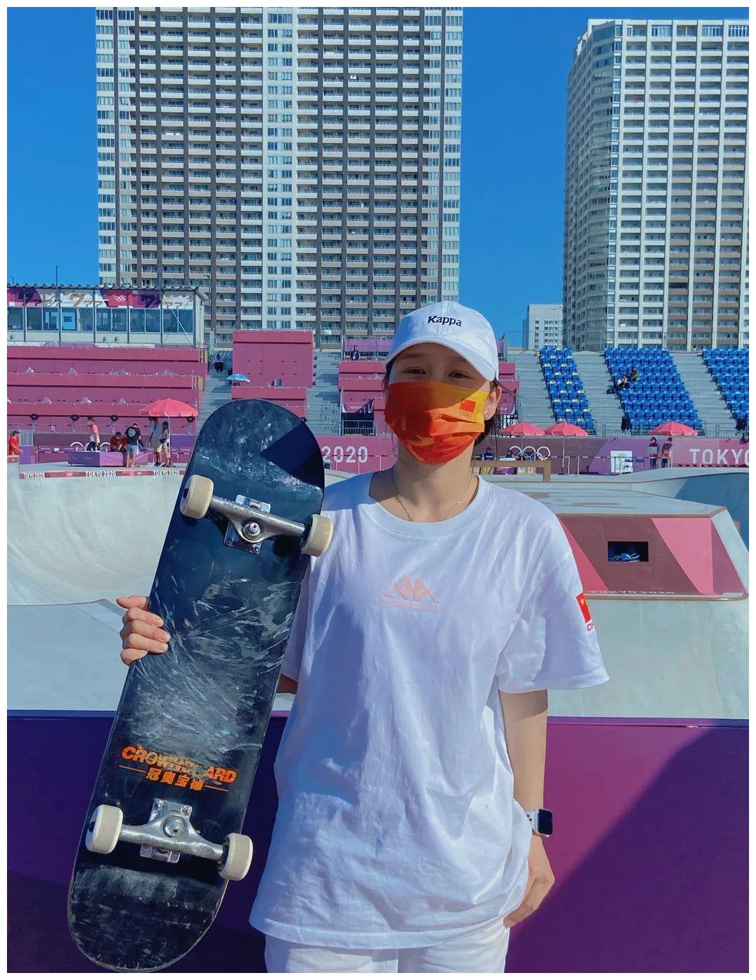 正文  8月2日,中国滑板运动员张鑫在东京奥运会碗池场地进行适应性