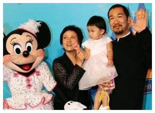 她曾为张国立放弃生育,后领养一儿一女,在当奶奶的年纪当了妈妈|邓婕