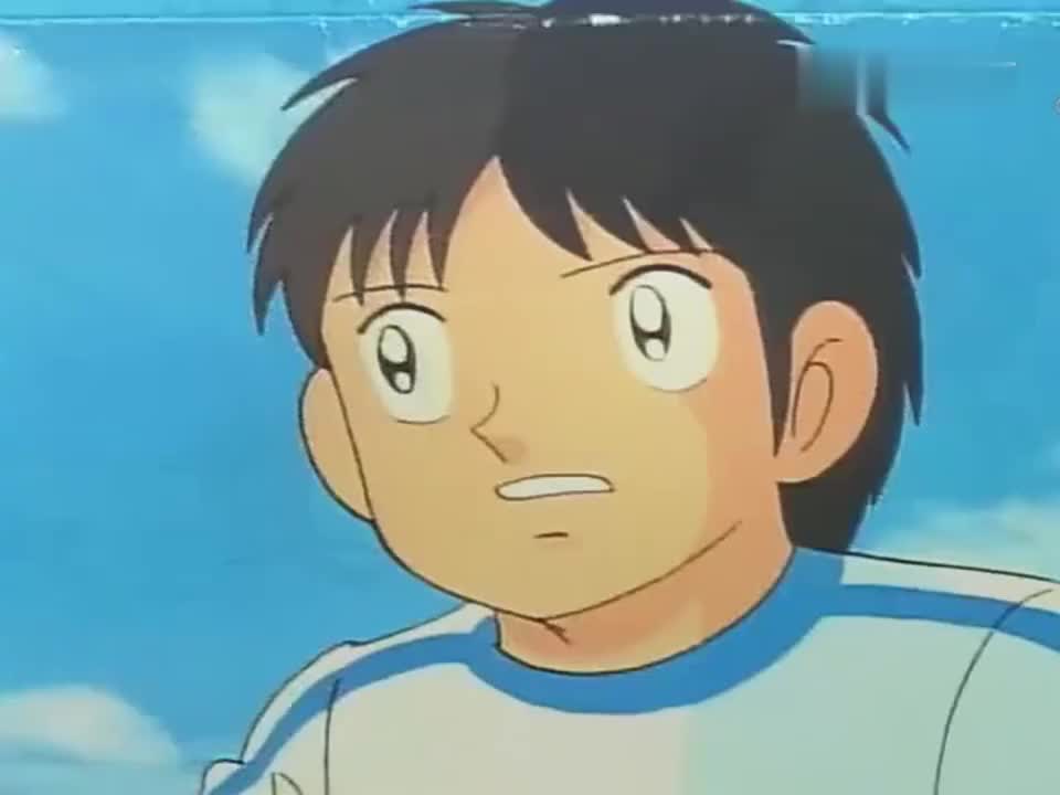 足球小将松仁是出剪刀腿也没能阻止大空翼的射门