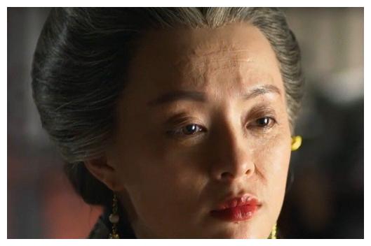 女星挑战老年妆,赵丽颖刘涛不算啥,看到孙俪:心里害怕极了!