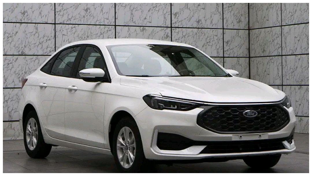 2021款福特福睿斯,丢掉马丁脸,换装全新大嘴中网