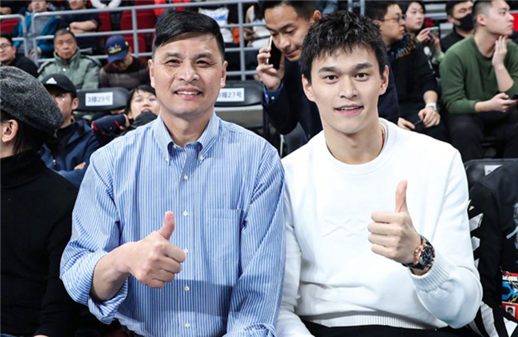 29岁孙杨在视频中现身！安静撸猫稍显落寞，禁赛风波意味着什么？休闲区蓝鸢梦想 - Www.slyday.coM