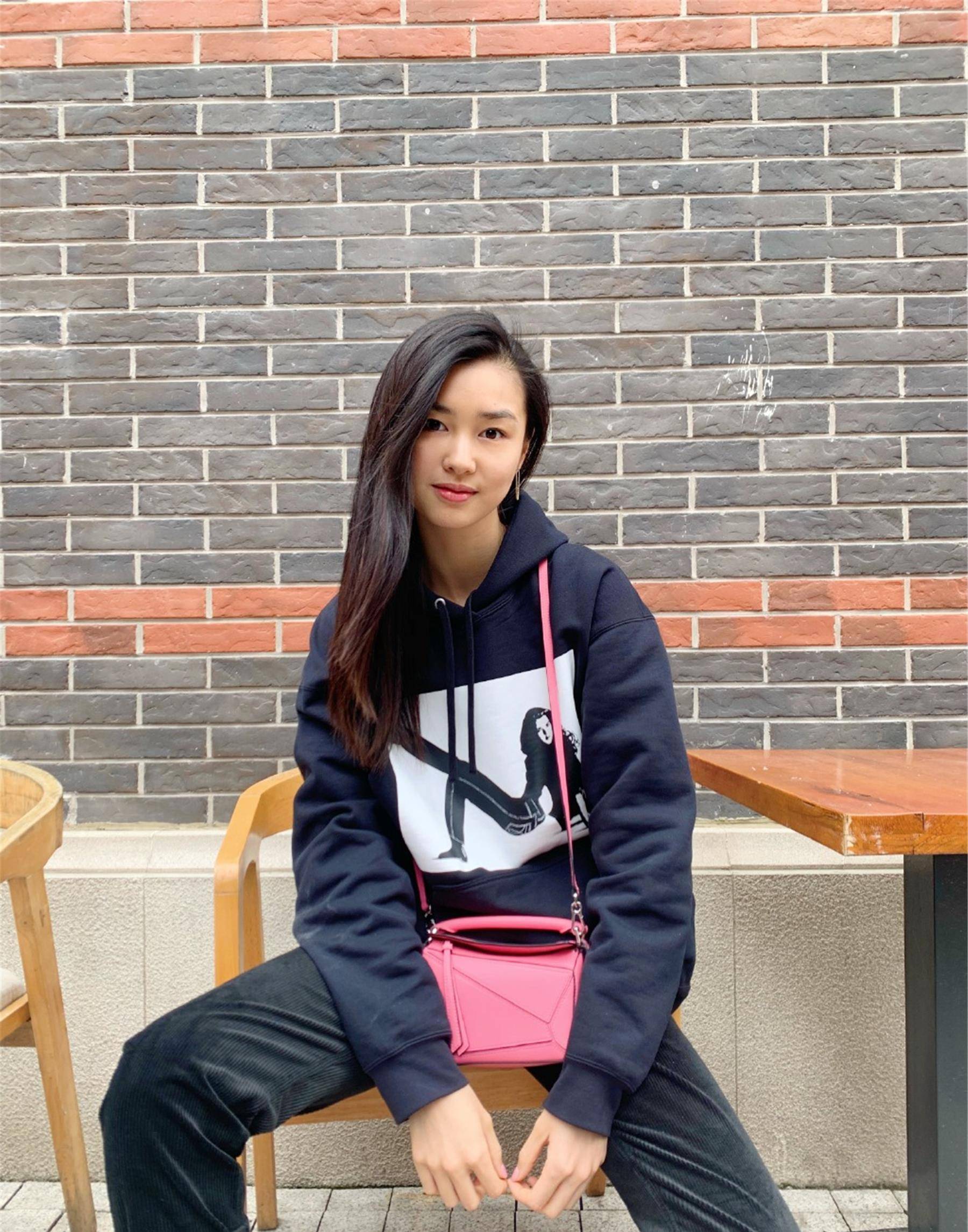 宁泽涛恋情曝光女友小5岁肤白貌美公开恋情引网友送祝福