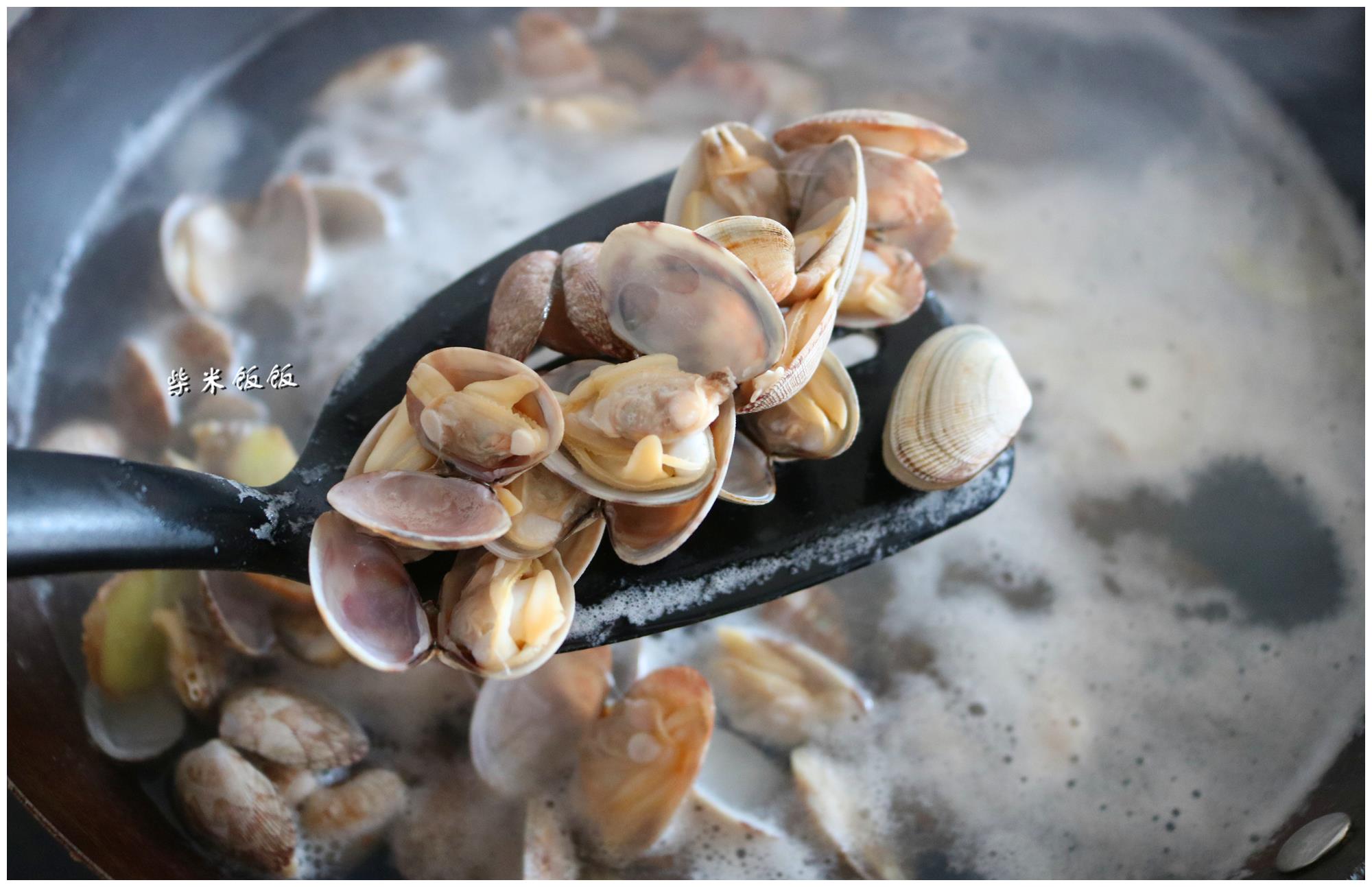 花蛤吐沙只放盐太慢了多两步吐得又快又干净