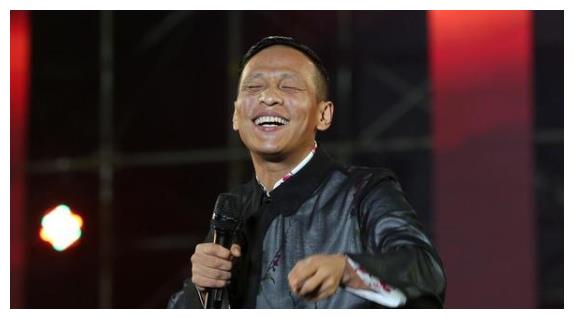 直到他19岁那一年,宋小宝被演员焦小龙看中,成为了他的徒弟,开始学习