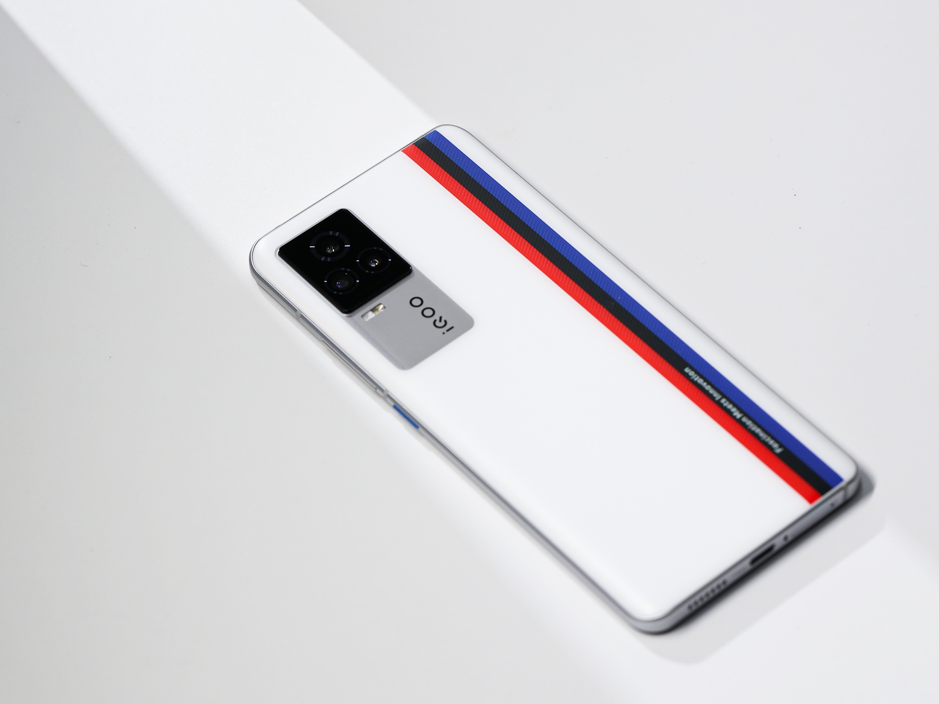 实力强悍的旗舰速度美学 iqoo 7传奇版图赏