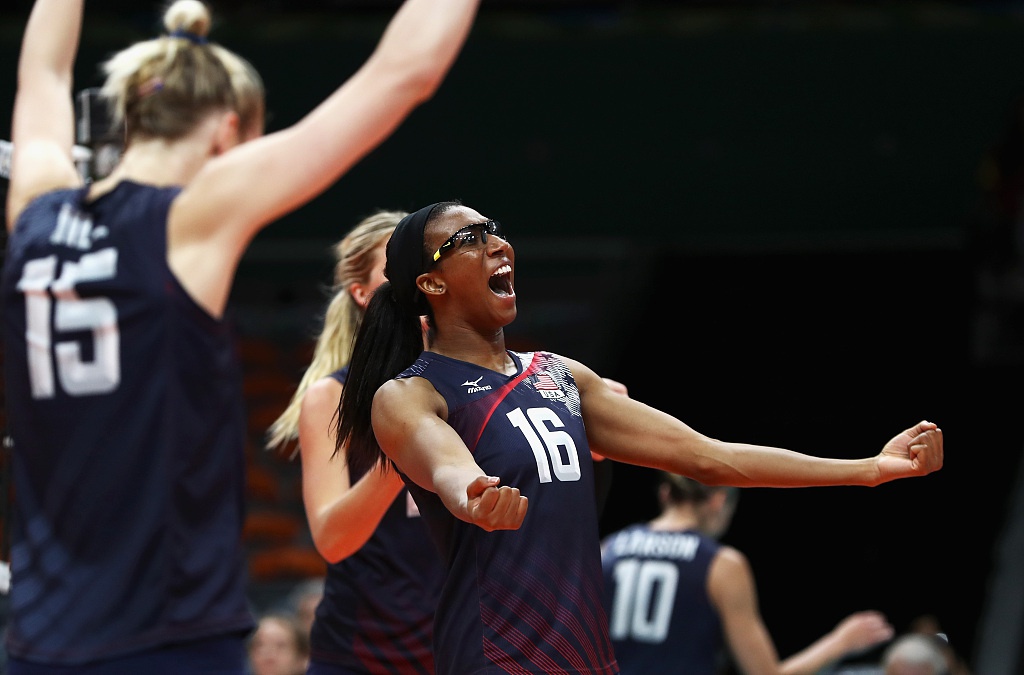 美国女排副攻阿金拉德沃产后复出重回日本久光制药