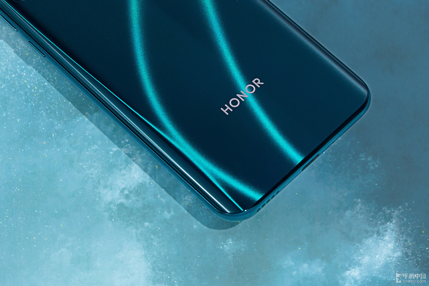 荣耀play4tpro图赏不止麒麟810全身亮点打造超级玩家