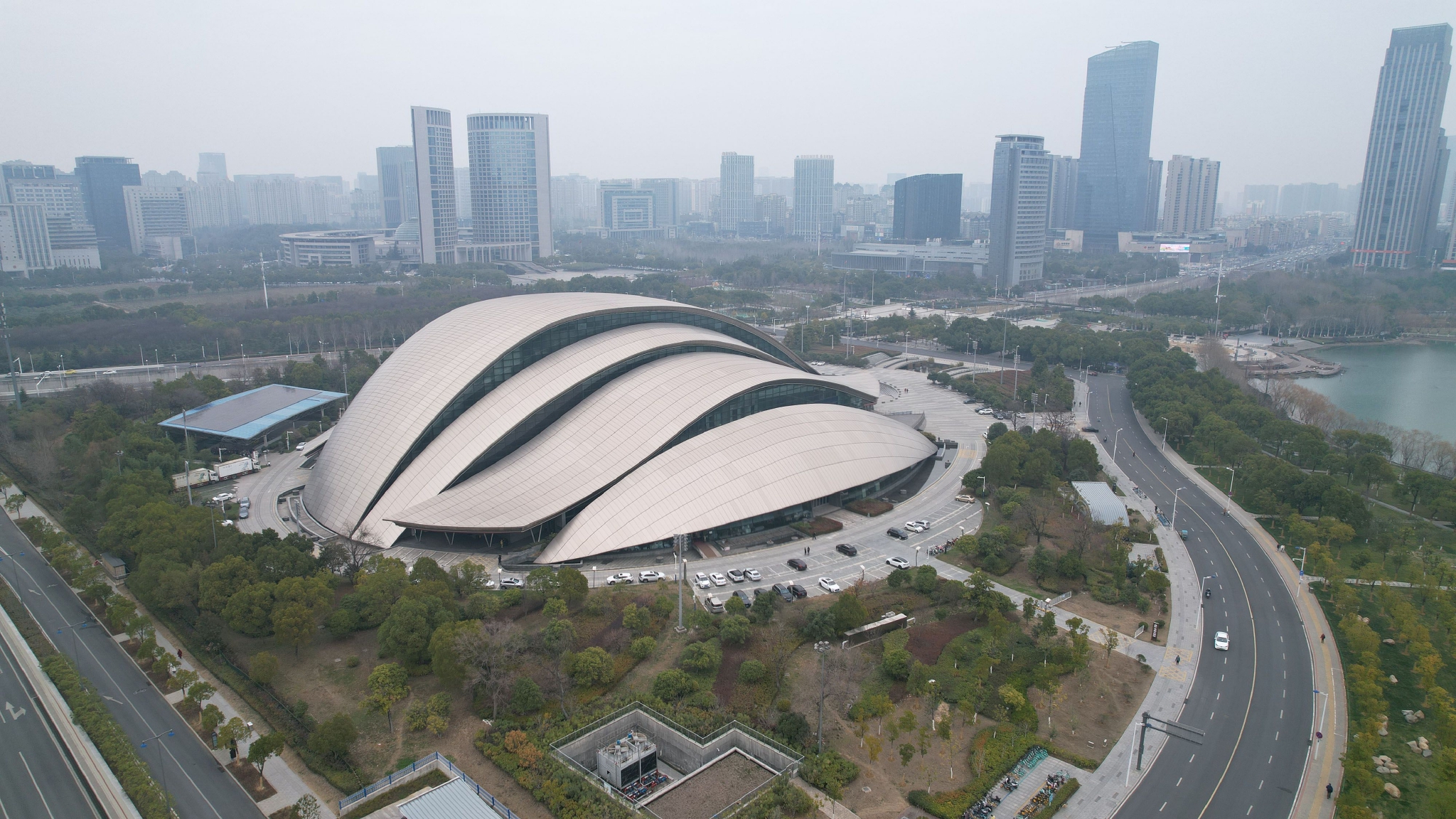 合肥标志性建筑:合肥大剧院又名天鹅湖大剧院