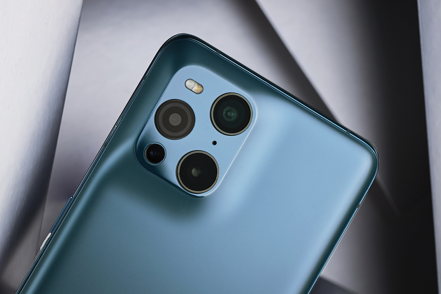 充满未来感的一体成型流线设计oppofindx3pro图赏