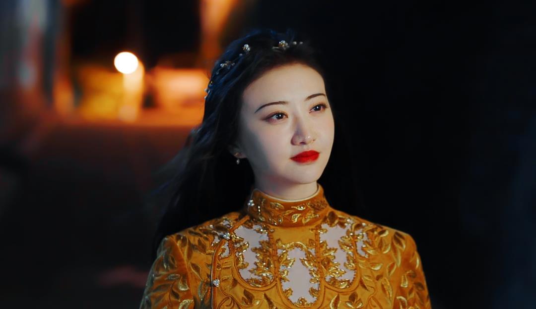 不是一般人能驾驭的了,必须肤白貌美大长腿,下面再看看司藤同款衣服