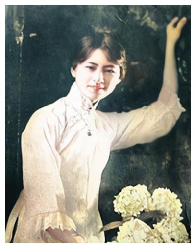 林徽因的罕见彩照:第一张眼前一亮,仿如一场视觉盛宴!