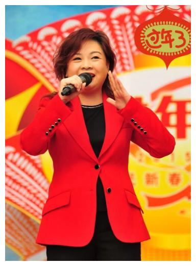 唱"山路十八弯"走红的李琼,因朱迅说错话遭"封杀"20年无人识