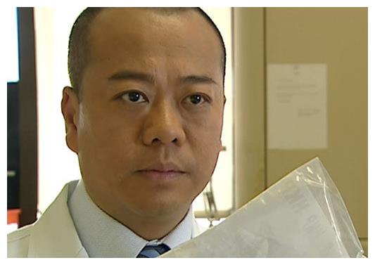 他跑龙套10年终成影帝,婚后才知妻子是赌王孙女,今58岁还没孩子