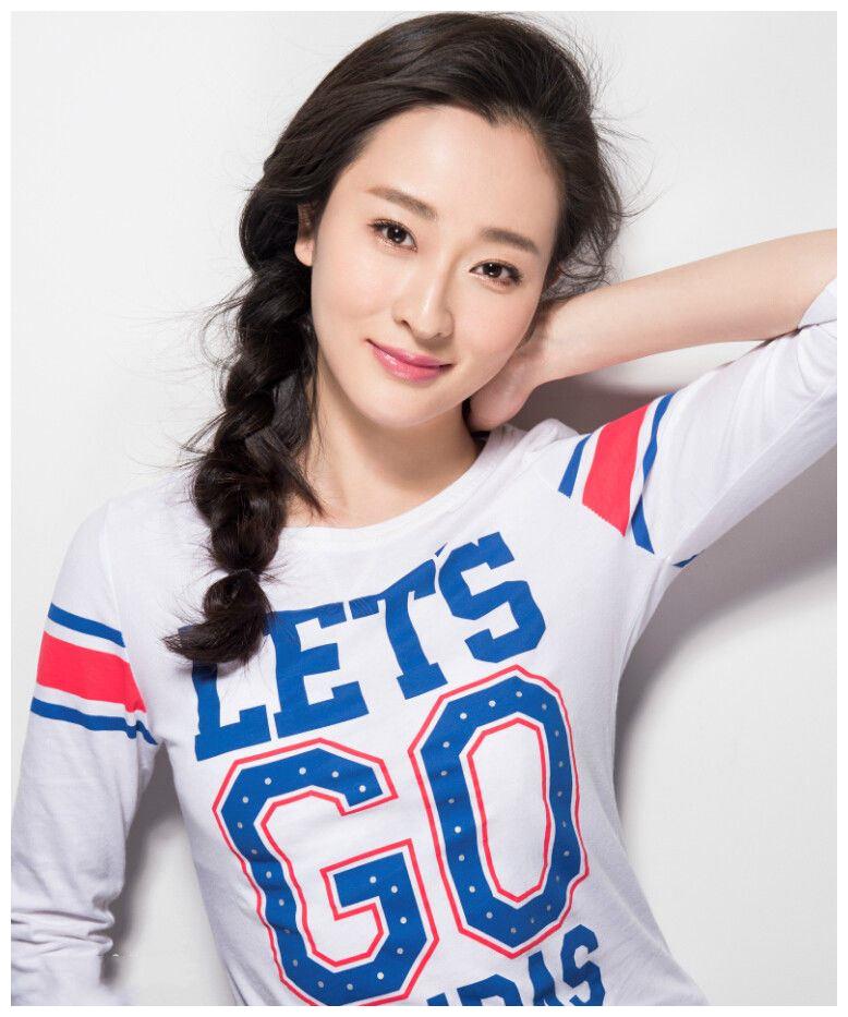 90后女演员吕星辰毕业于北京舞蹈学院音乐剧系