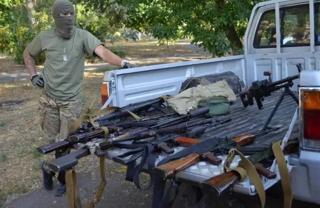 乌军大量倒卖美国援助军火,美媒:美式装备极易在黑市上泛滥成灾|乌克