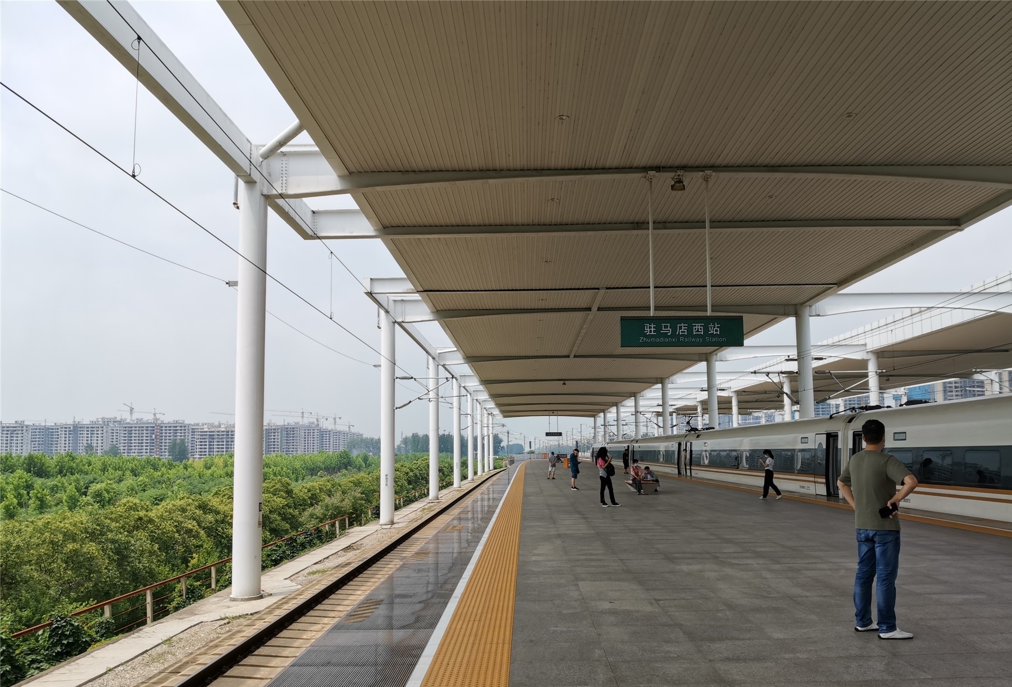 乘坐高铁返回家乡在驻马店西站停留四十分钟第一次遇见