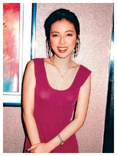 罗美薇和张学友参加干姐妹梅艳芳的葬礼,在去火化场的车上,有人不小心