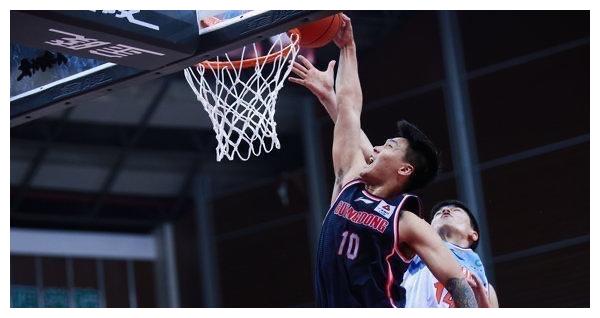 赵睿一年只扣篮一次,身高195cm的他弹跳真的很差吗?