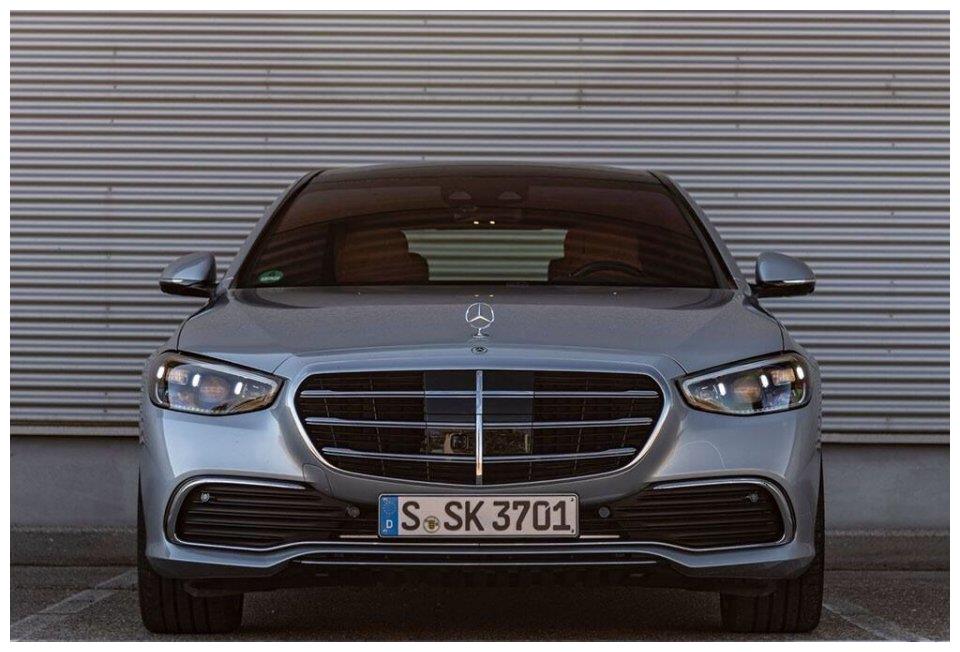 两侧的鲨鱼眼大灯也呈现出不错的视觉感受,大家总是说这一代奔驰s的