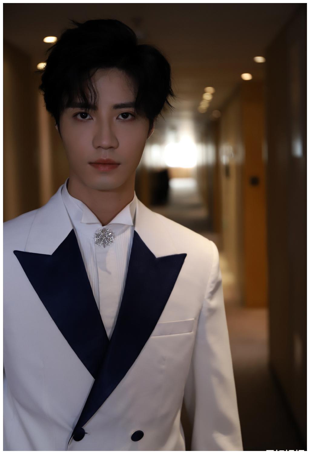 作为演员来说,许乐骁的外形气质都很不错,如果资源能够再给力一点,他