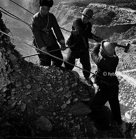 人间奇迹红旗渠施工老照片