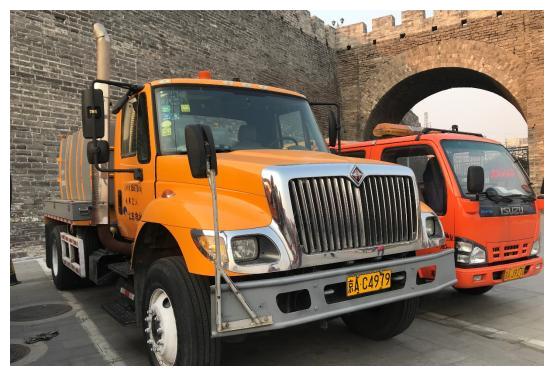 北京环卫用"万国牌"长头卡车?清一水进口卡车太壕了!