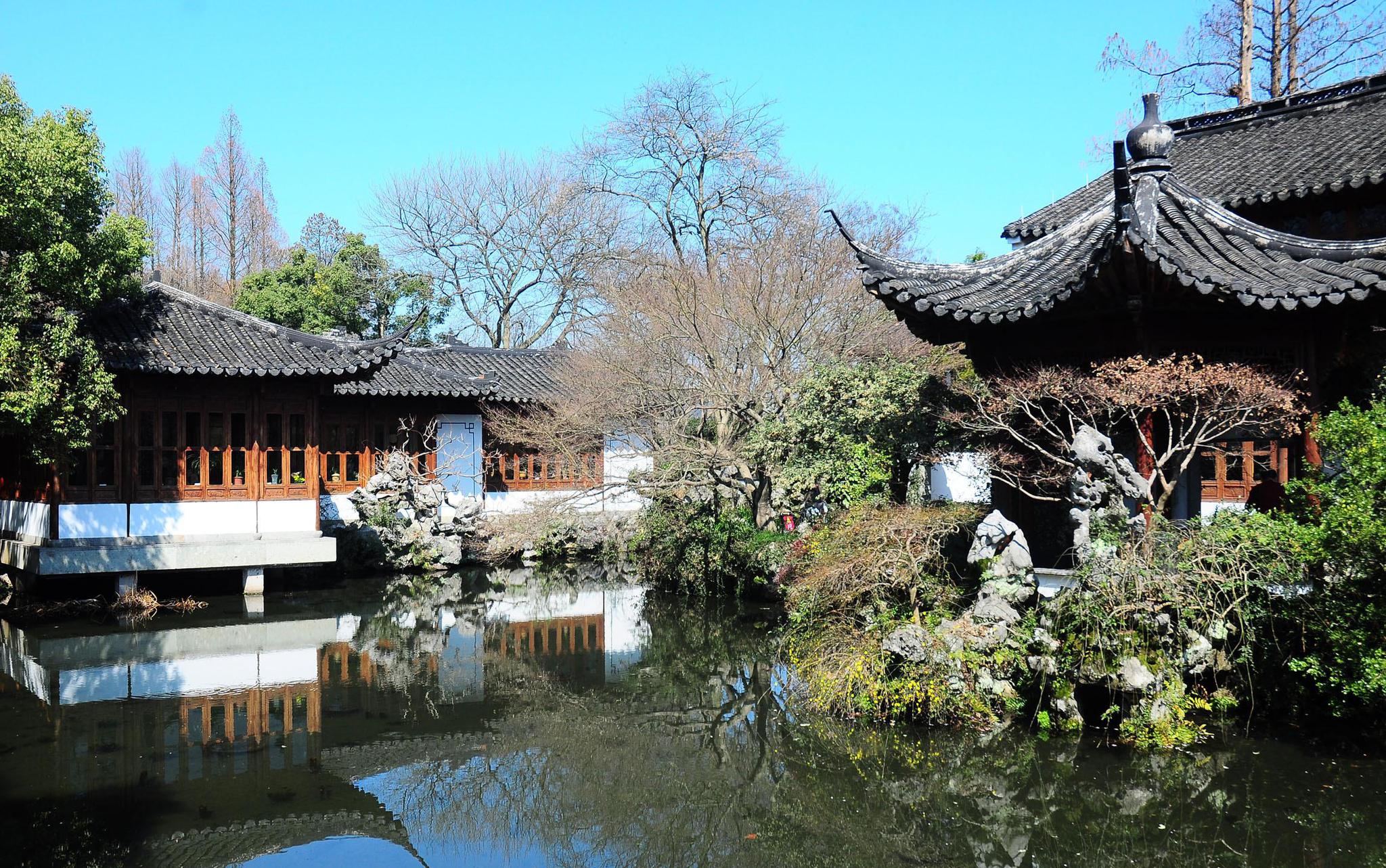 杭州除了西湖也有园林不如苏州园林有名却也十分美丽