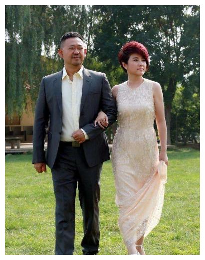 娱乐圈的模范夫妻,16岁一见钟情,相恋9年结婚,至今恩爱如初